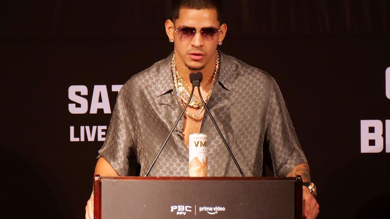 BEVERLY HILLS, CALIFORNIA - AUGUST 06: Edgar Berlanga speaks during a press conference to promote the September 14th fight between Canelo Alvarez and Berlanga at The Beverly Hills Hotel – Crystal Ballroom on August 06, 2024 in Beverly Hills, California. (Photo by Kaelin Mendez/Getty Images)