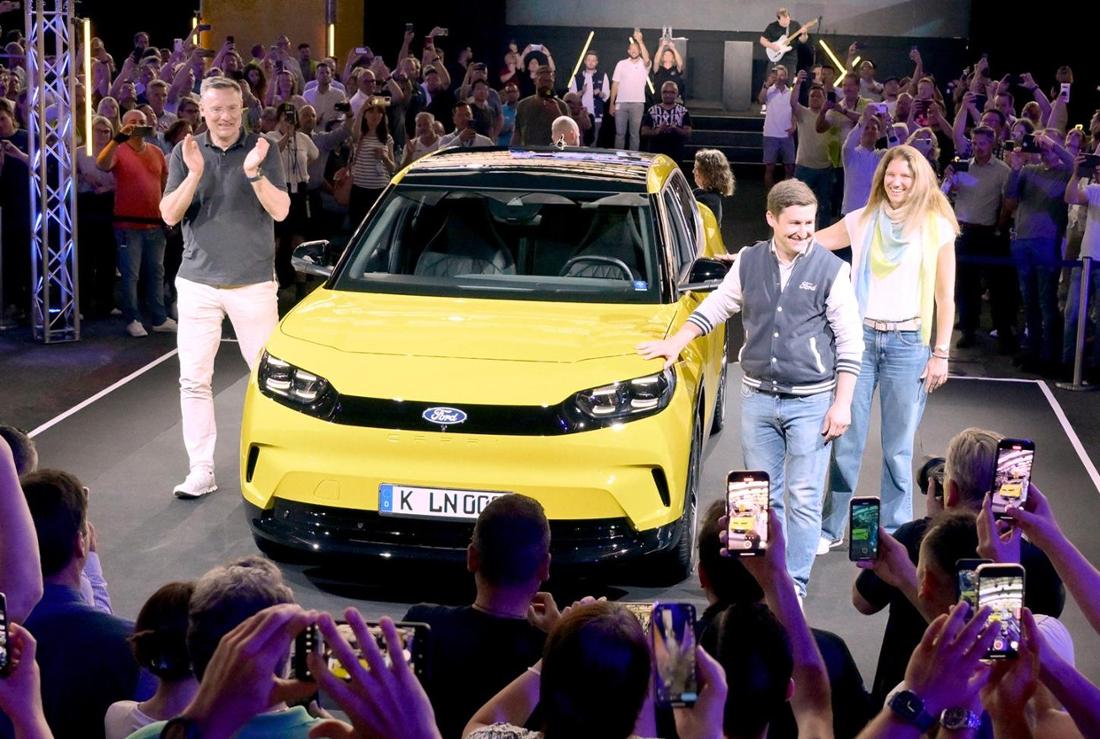 En la planta de Colonia, el fabricante presentó a los trabajadores la nueva versión eléctrica del Ford Capri