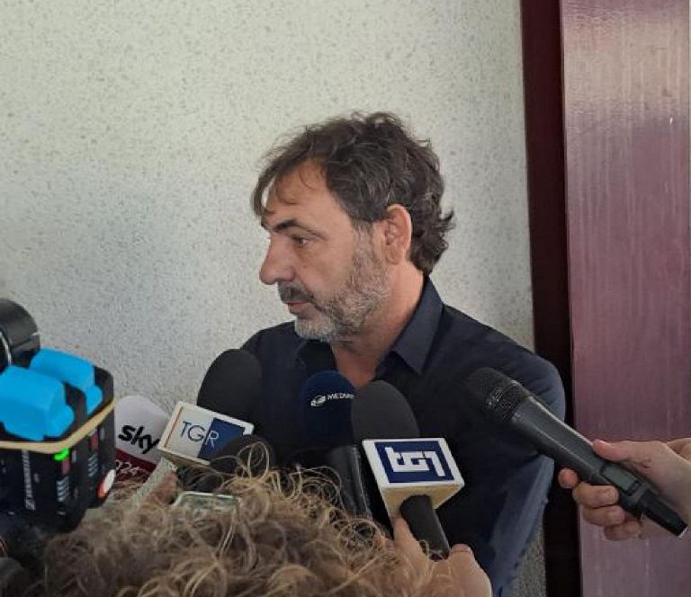 Oscar Camps, fundador de Open Arms frente al búnker de la prisión de Pagliarelli durante el juicio a Matteo Salvini - 14 de septiembre de 2024