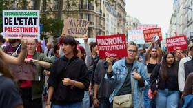 Miles de personas se manifiestan contra el nuevo primer ministro francés (VIDEOS)