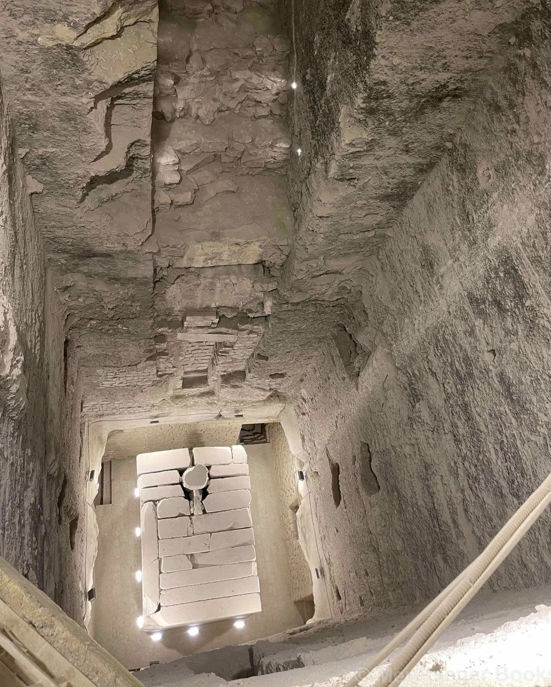 The internal axis of the step pyramid is located near the center of the structure, where there is a granite box with a plug at its base. Paleotechnic